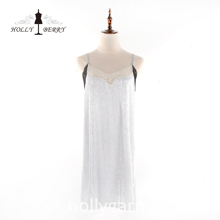 Vestido de encaje suave con cuello en V V-neck Soft Lace Dress